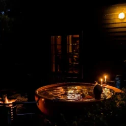 Weltevree Dutchtub Original Houtgestookte Hottub - 4 Personen - Groen -KOKIDO Winkel dutchtub by night 2
