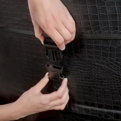 EXIT TOYS EXIT Leather Premium Opbouw Spa - 4-6 Persoons 22 EXIT TOYS EXIT Leather Premium Opbouw Spa - 4-6 Persoons -KOKIDO Winkel exit leather premium 6 opblaasbare spa cover vastmaken